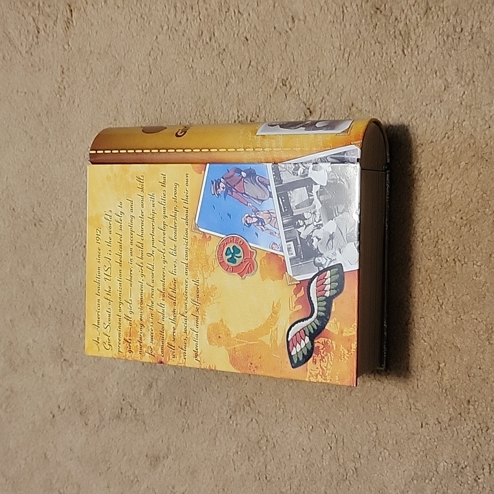Girl Scout Reflections Tin Box - Picture 3 of 4